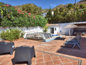 Alluring villa in Benalm dena with private pool